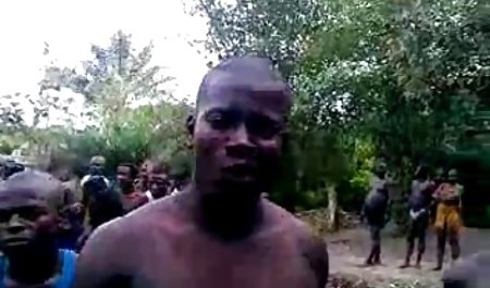 Подросток, занимающийся покупками в магазине, должен глубоко взломать большой член безопасности